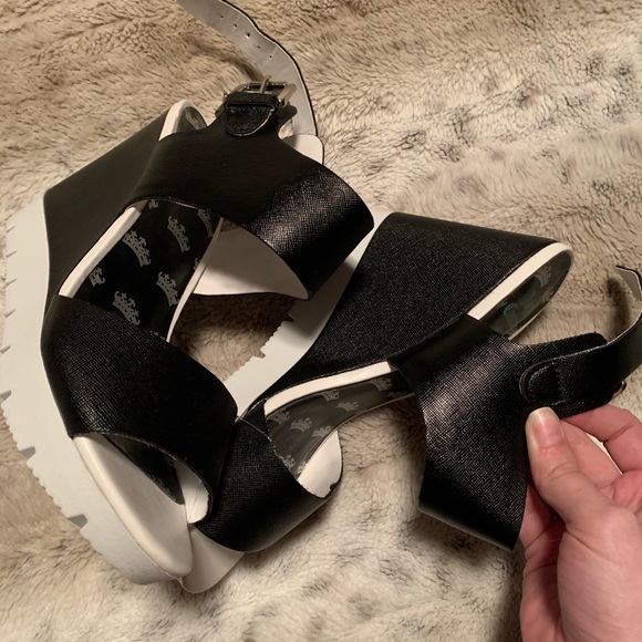 Juicy Couture Trish Wedges - Picture 6 of 6